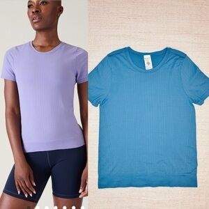 In motion seamless tee perforated breathable sweat wicking Athleta XS​